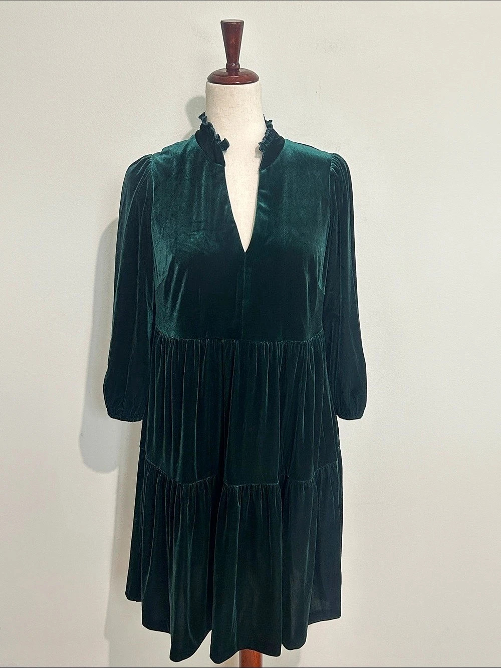 Vince Camuto Velvet Dress Size 8 EUC Like New
